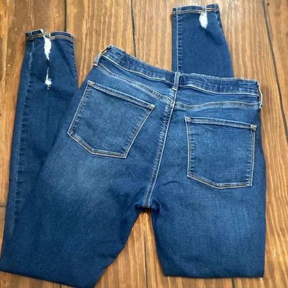 Old Navy Rockstar Super Skinny Jeggings size 18. Dark blue factory distressed ❤️ - Picture 12 of 13